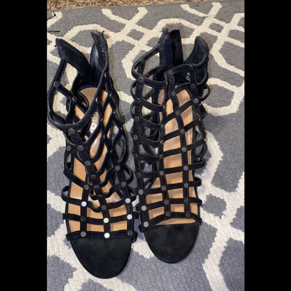 Net black high heel